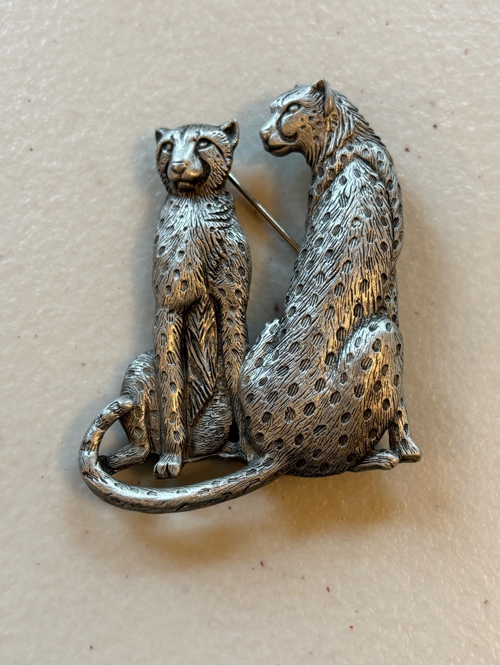 JJ Vintage Silver Cheetah Duo Pin Brooch - Classic Feline Accessory
